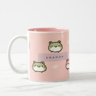 Niedliches Kawaii Pastel Frog Design auf rosa pers Zweifarbige Tasse