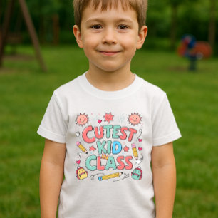 Niedliches Kind in der T - Shirt-Klasse T-Shirt