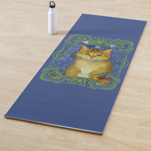 Niedliches Kitten im Vintagen Jugendstil Yogamatte