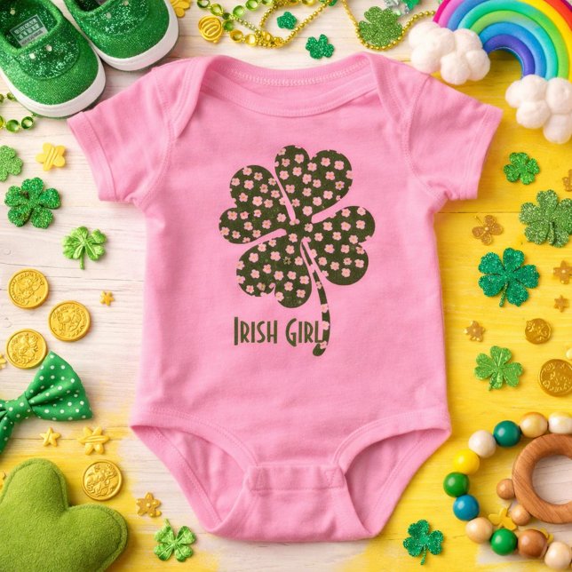 Niedliches Kleeblatt Irish Girl Baby Strampler (Von Creator hochgeladen)