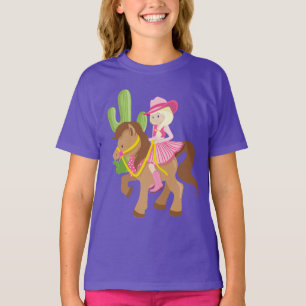Niedliches kleines Cowgirl in Pony T-Shirt