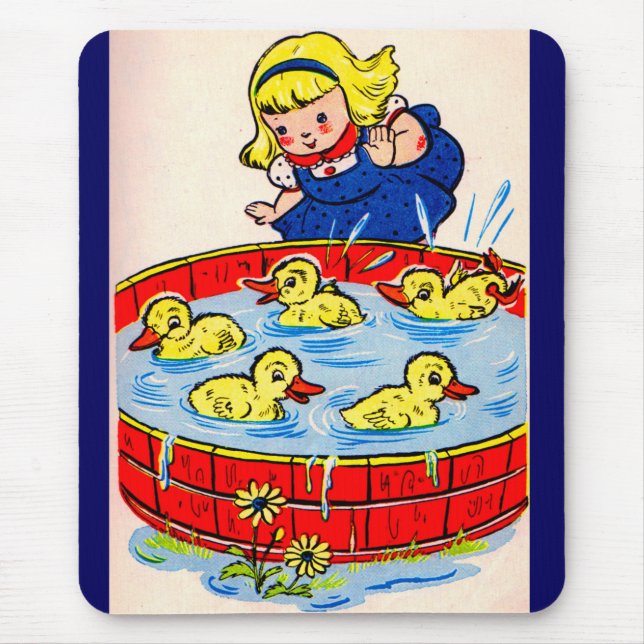 niedliches kleines Mädchen mit einem Pool voller E Mousepad (Vorne)
