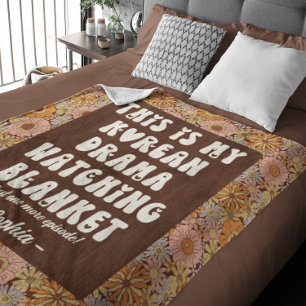 Niedliches koreanisches Drama mit Groovy Floral Fleecedecke