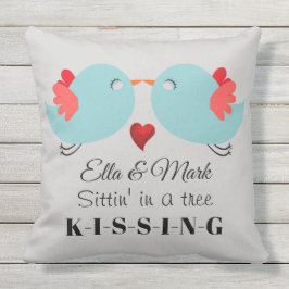 Niedliches küssendes Vögel personalisiertes Kissen Für Draußen