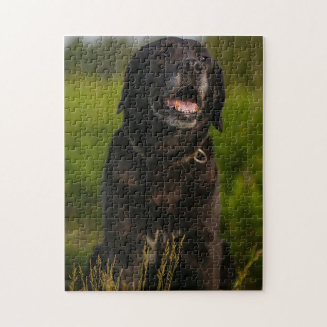 Niedliches Labrador Black Doppy-Welpen Puzzle (Vertikal)