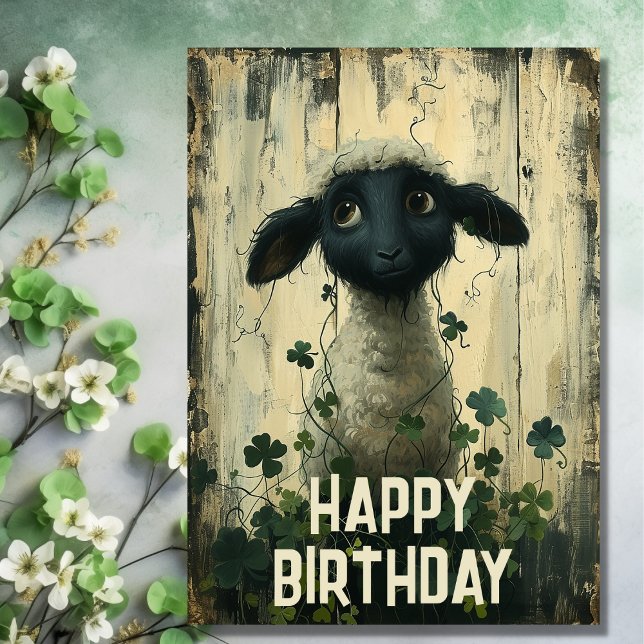 Niedliches Lamm und glückliche Kleeblätter Irish H Karte (Front - Cute Lamb and Lucky Shamrocks Irish Happy Birthday Card)