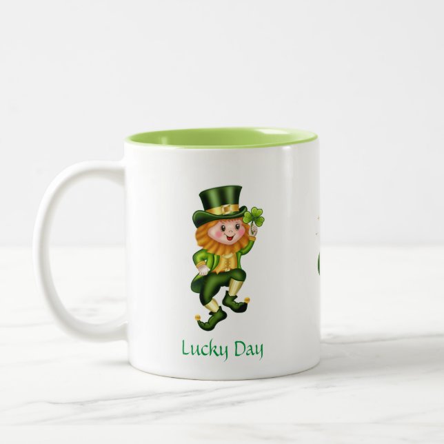 Niedliches Leprechaun, Kalligrafie und Gold-Pot Zweifarbige Tasse (Links)