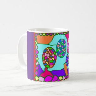 Niedliches lila gemustertes Mischdesign auf einer Kaffeetasse