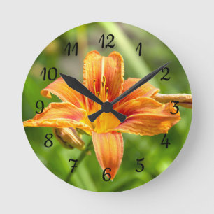 Niedliches Lily Blume Foto Runde Wanduhr