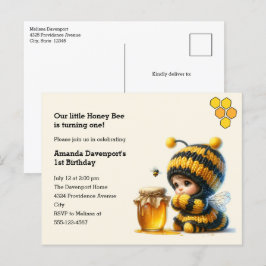 Niedliches Mädchen in Bee Costume mit Honey Geburt Einladungspostkarte