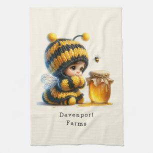 Niedliches Mädchen in BienenKostüm mit Honig Geschirrtuch