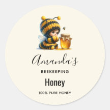 Niedliches Mädchen in Bienenkostüm mit Honiggeschä