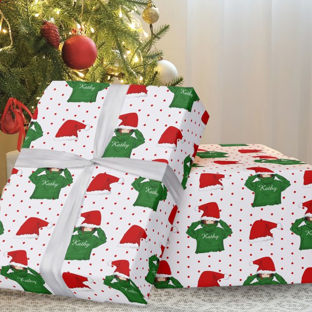 Niedliches Mädchen mit Grünen Weihnachtsmannmütze  Geschenkpapier (Von Creator hochgeladen)
