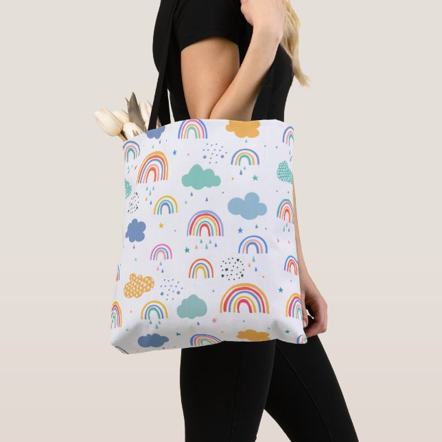 Niedliches modernes Regenbogen- und Wolkenmuster (Von Nahem)