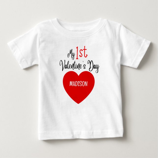 Niedliches modernes Rotes Herz mein 1. Valentinsta Baby T-shirt (Vorderseite)