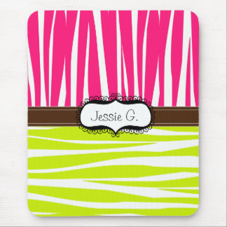 Niedliches Mousepads durch junges hübsches und