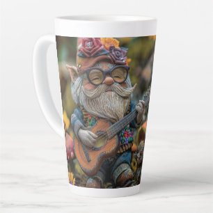Niedliches musikalisches Gnome, das Gitarre spielt Milchtasse