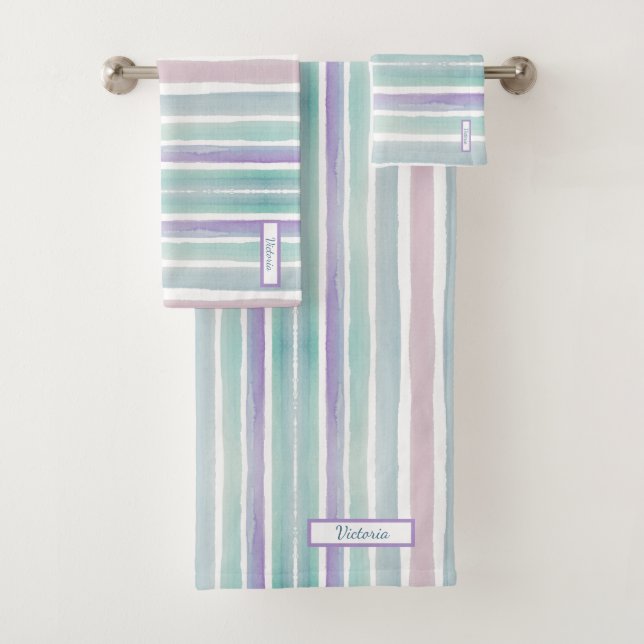 Niedliches Muster Farbstreifen Pink Blue Monogram Badhandtuch Set (Insitu)