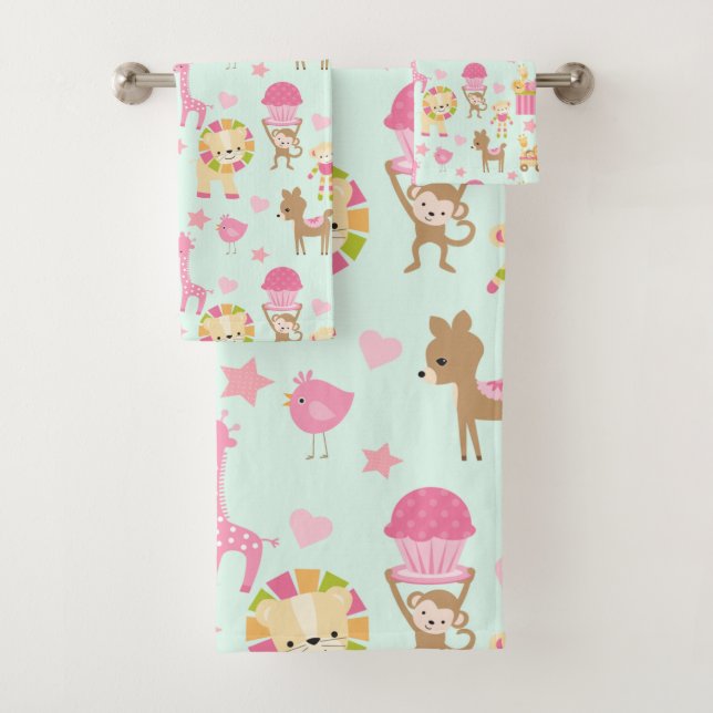 Niedliches Muster mit Whimsical Animals & Toys Badhandtuch Set (Insitu)