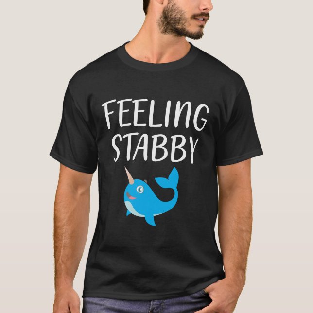 Niedliches Narwhal Unicorn Gefühl Stabby Kawaii T-Shirt (Vorderseite)