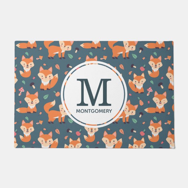 Niedliches Orange Fox Tiermuster Monogramm Fußmatte (Vorderseite)