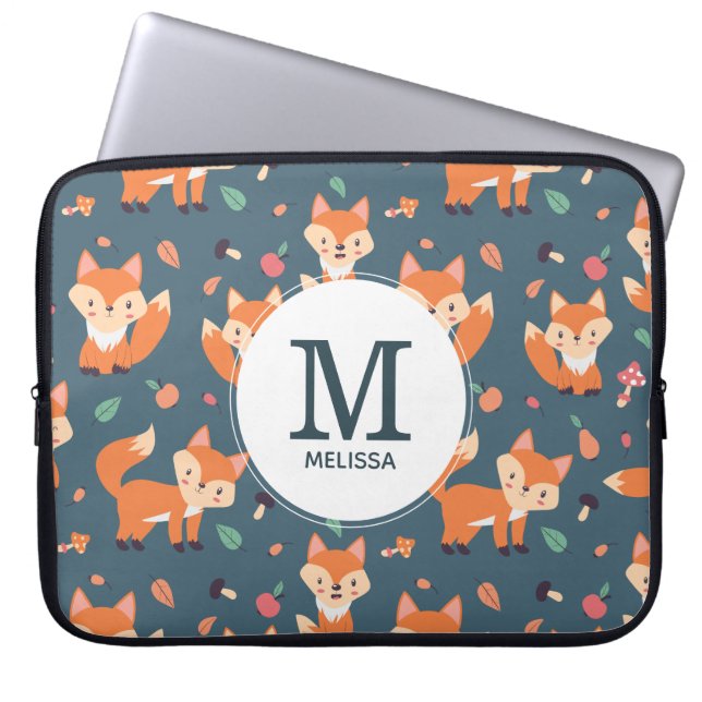 Niedliches Orange Fox Tiermuster Monogramm Laptopschutzhülle (Vorderseite)