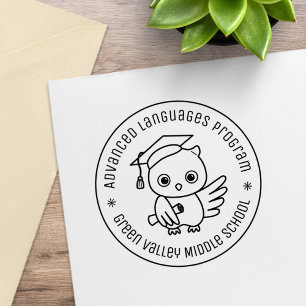 Niedliches Owl in einem Abschluss Gummistempel