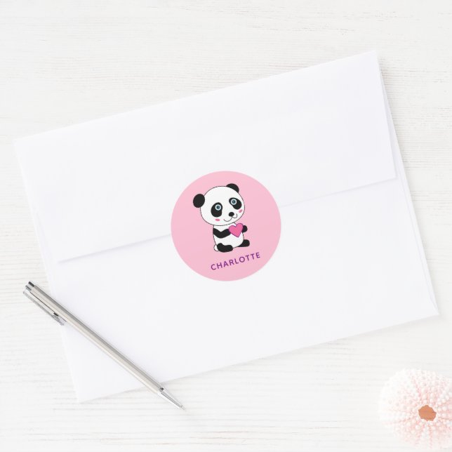 Niedliches Panda mit rosa Herz + Name Runder Aufkleber (Umschlag)