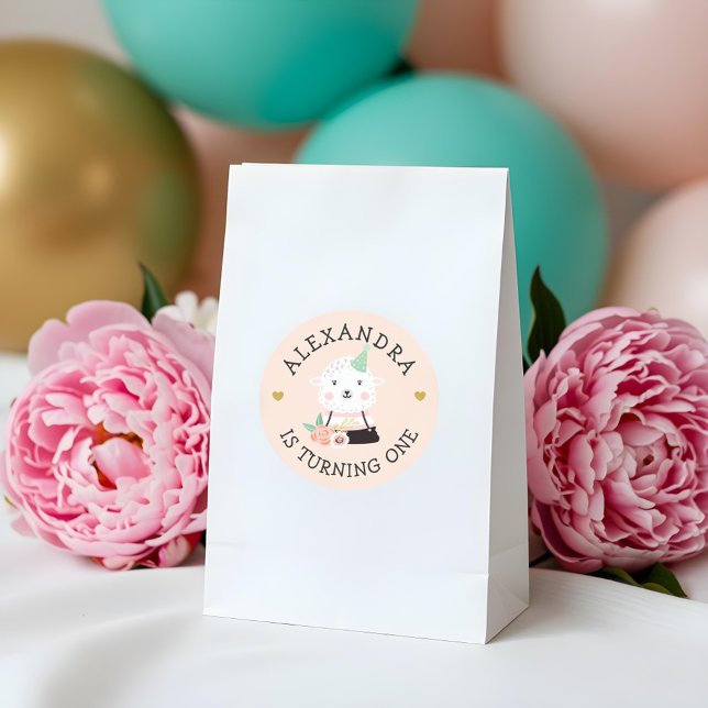 Niedliches Party Runder Aufkleber (Cute Adorable Lamb Party Animal Classic Round Sticker)