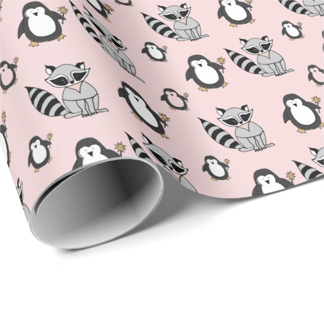 Niedliches Penguin Racoon Buddies Baby Geschenk Pi Geschenkpapier (Rolleneckpunkt)