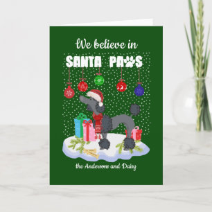 Niedliches Poodle glauben an Weihnachten