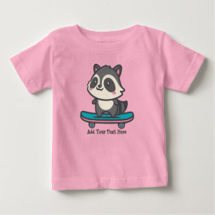 Niedliches Raccoon auf einem Skateboard Personalis Baby T-shirt