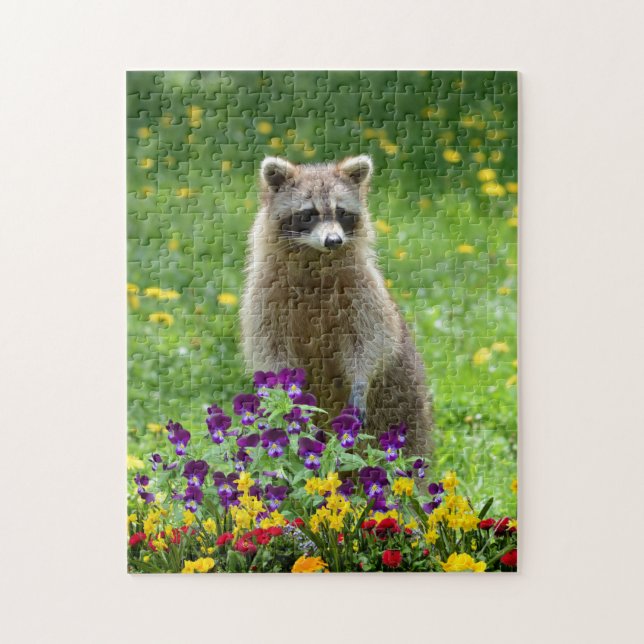 Niedliches Raccoon im Blumengarten Puzzle (Vertikal)