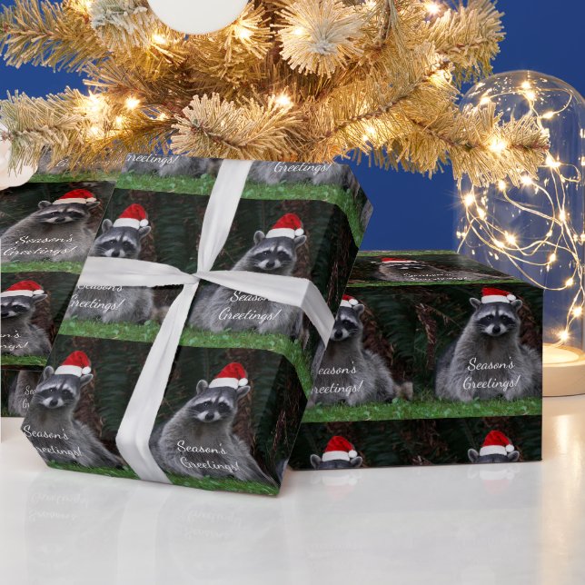 Niedliches Raccoon Rote Weihnachtsmannmütze Urlaub Geschenkpapier (Feiertage)