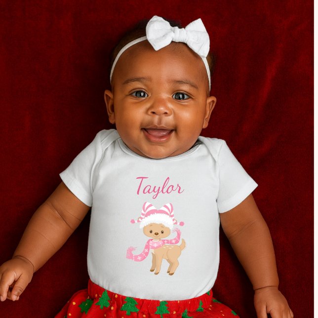 Niedliches Rentier in Rosa Baby Strampler (Von Creator hochgeladen)