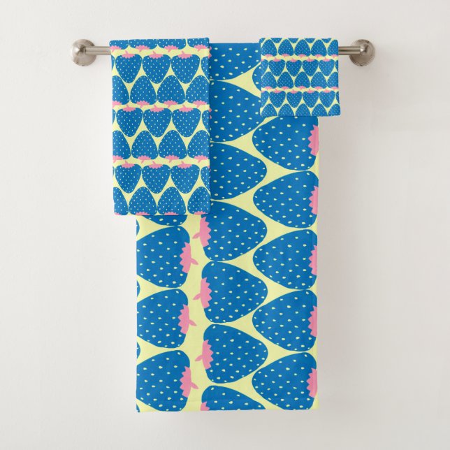 Niedliches Retro Erdbeermuster in Blau und Rosa Badhandtuch Set (Insitu)