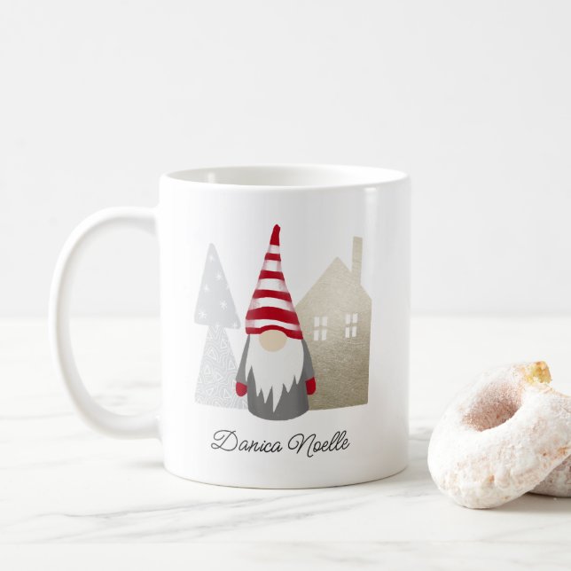 Niedliches Rotes Gnome und Dorfhaus | Name Weihnac Kaffeetasse (Mit Donut)