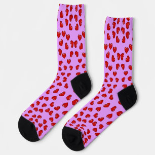 Niedliches Rotes Herz-Muster auf lila Socken