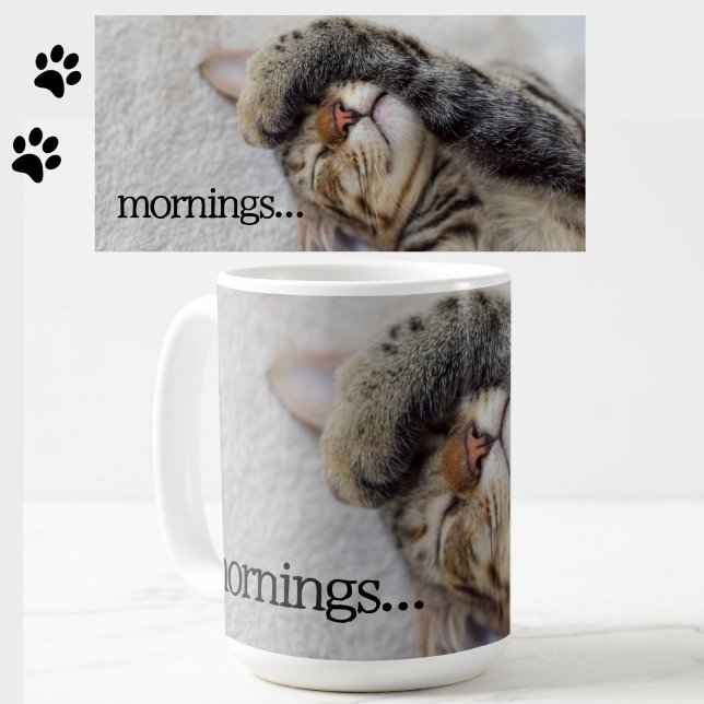 Niedliches Schlafen Tabby Katze Tasse für Morgenha (Morning-haters will identify with this adorable tabby cat mug!)
