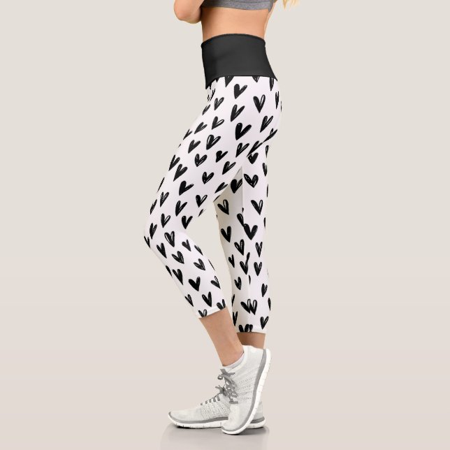 Niedliches Schwarz-Weiß-Doodle-Herz Capri Leggings (Links)