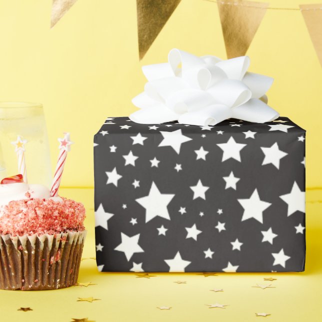 Niedliches Schwarz-Weiß-Sternenmuster Geschenkpapier (Geburtstagsparty)