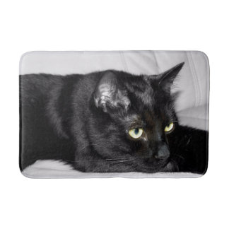 Niedliches schwarze Katzen-Porträt Badematte