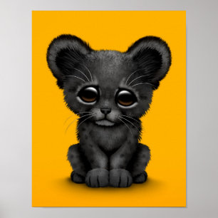 Niedliches schwarzes Baby Panther Cube auf Gelb Poster
