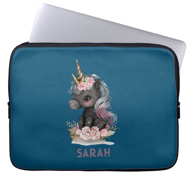 Niedliches Schwarzes Einhorn mit Blume Wasserfarbe Laptopschutzhülle (Vorderseite)