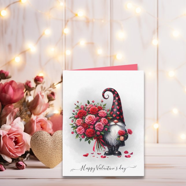 Niedliches Schwarzes Genom mit Rote Rosen Valentin Karte (Cute Black Gnome With Red Roses Valentines day Card)