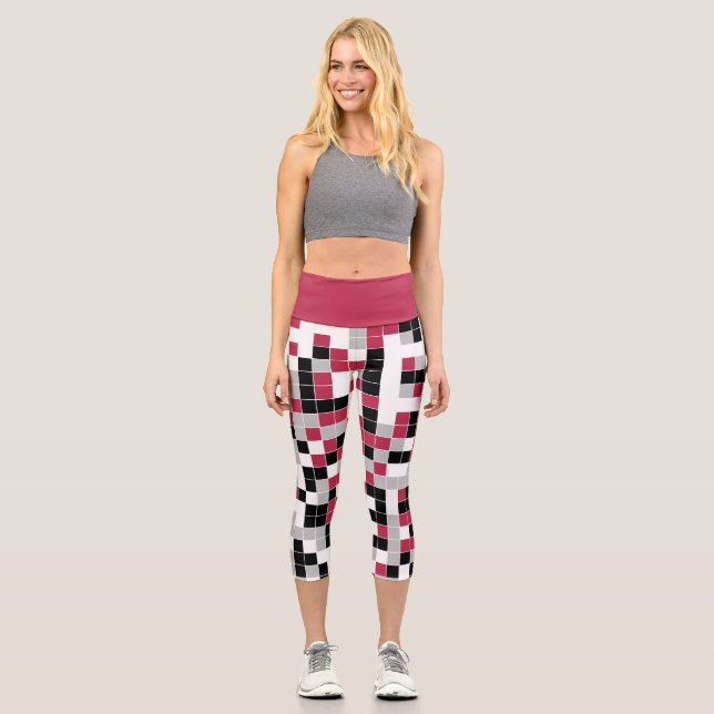 Niedliches Schwarzes Magenta Geometrisches Muster Capri Leggings (Vorderseite)