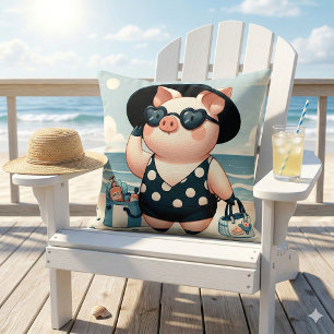 Niedliches Schwein in Polka Dot Swimsuit am Strand Kissen