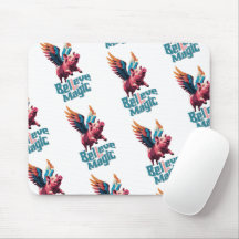 Niedliches Schwein mit farbigen Flügeln | Glaube a