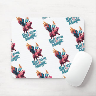 Niedliches Schwein mit farbigen Flügeln | Glaube a Mousepad