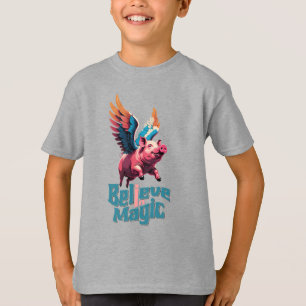 Niedliches Schwein mit farbigen Flügeln Glaube a T-Shirt
